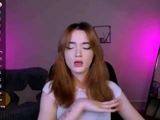 liana-kisses on CamSoda 