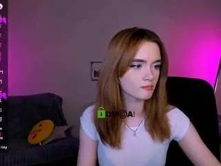 liana-kisses on CamSoda 