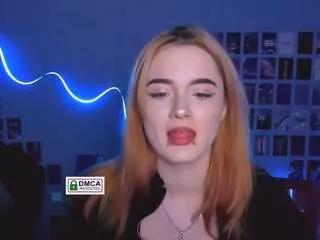 liana-kisses on CamSoda 