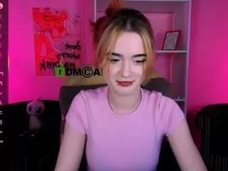liana-kisses on CamSoda 