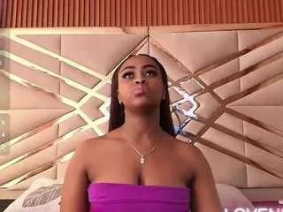 lilisantos on CamSoda 