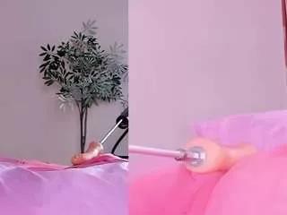 little-siena on CamSoda 