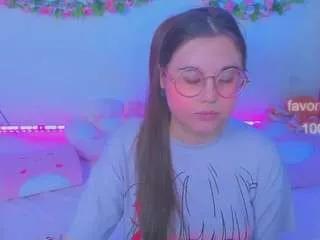 lolisuccub on CamSoda 