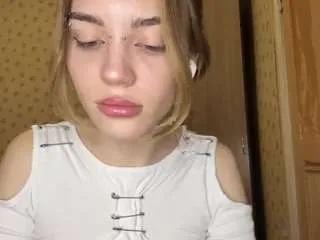 Freechat loreneevanchyk on CamSoda