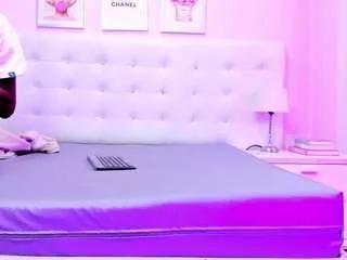 loriimartinez on CamSoda 