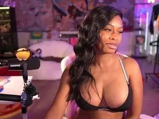 Freechat lovenzia on CamSoda