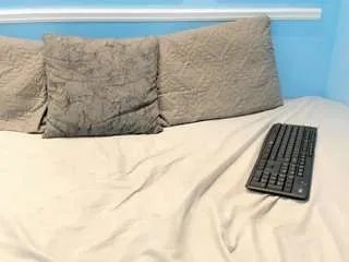 Freechat lucycanels on CamSoda