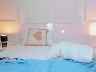 lucylovelyy1 on CamSoda 