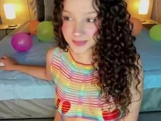 lucylovelyy1 on CamSoda 