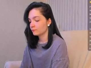 luna-moon13 on CamSoda 