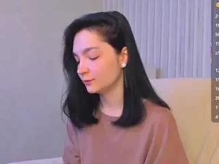 luna-moon13 on CamSoda 