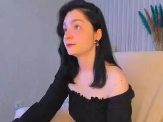 luna-moon13 on CamSoda 