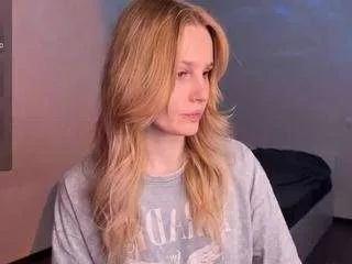 lunacyyy on CamSoda 