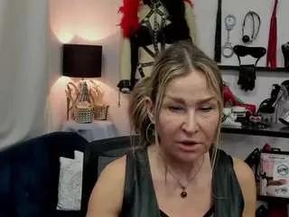 luxcrystal on CamSoda 