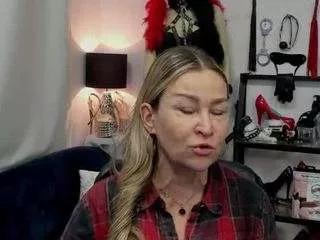 luxcrystal on CamSoda 