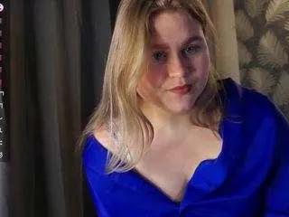 Freechat lynboone on CamSoda