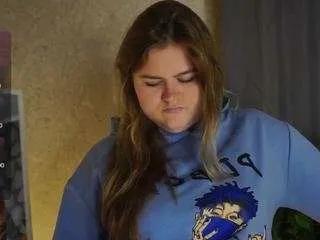 Freechat lynboone on CamSoda