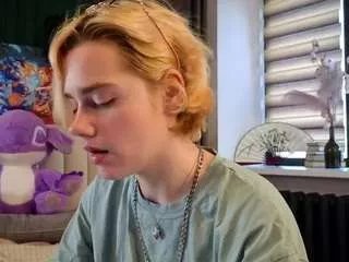 Offline lynnabraund on CamSoda