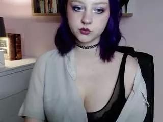 madelinexlove on CamSoda 