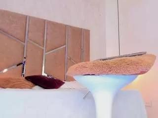 martiinaa-jones on CamSoda 