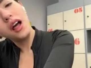 martina-babe on CamSoda 