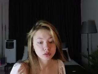 meow-mellie on CamSoda 