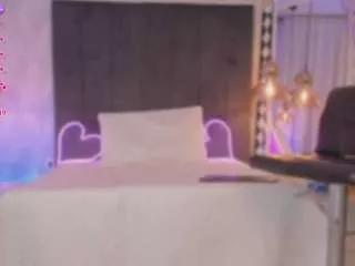 mia-hazel22 on CamSoda 