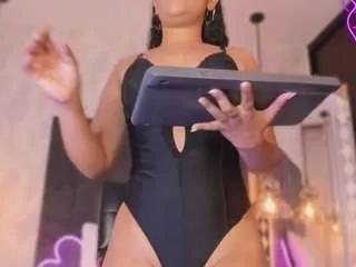 mia-hazel22 on CamSoda 