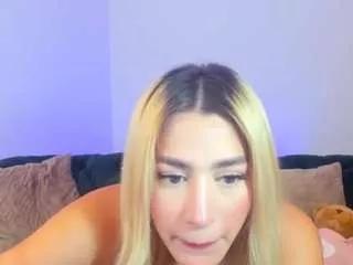 Freechat mia-rousse11 on CamSoda