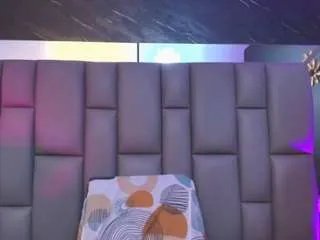 Freechat miaabrownn on CamSoda