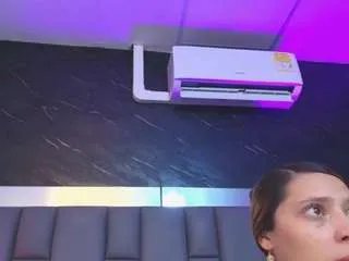 Freechat miaabrownn on CamSoda