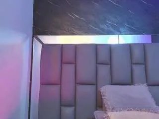 Freechat miaabrownn on CamSoda