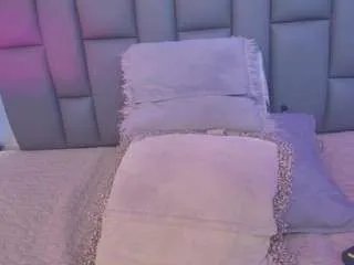 Freechat miaabrownn on CamSoda