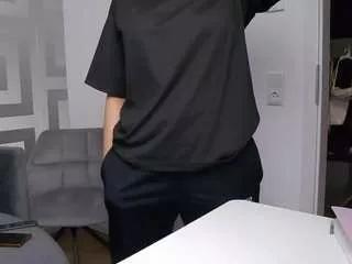mina-babe on CamSoda 