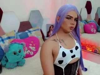 miss-adriana on CamSoda 