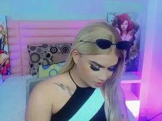 miss-adriana on CamSoda 