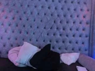 Offline miss-horney on CamSoda