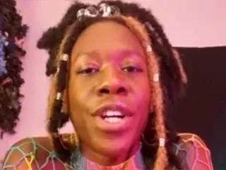 moebootyrayna on CamSoda 