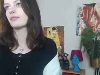 nadinesensual on CamSoda 