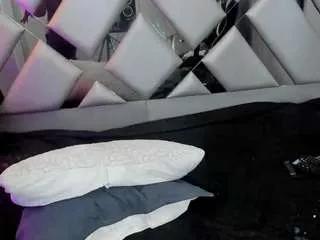 nahomii-hill on CamSoda 