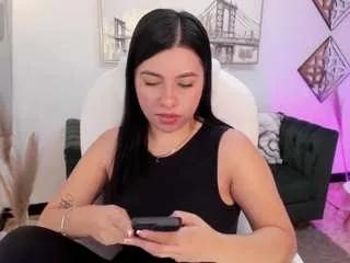 naomii-campbell on CamSoda 