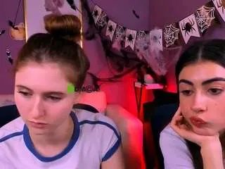 Freechat nekky-mouse on CamSoda