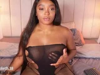 nicoleth28 on CamSoda 