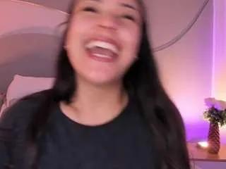 Freechat nicolle-w on CamSoda