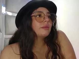 paola2lyon on CamSoda 