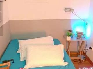 petitelittleebony on CamSoda 