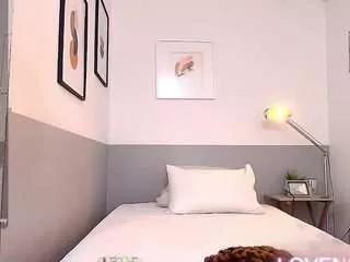 petitelittleebonyy on CamSoda 