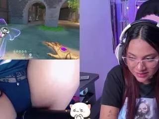 petitesofia on CamSoda 