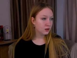 playful-sophie on CamSoda 