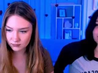 playful-sophie on CamSoda 